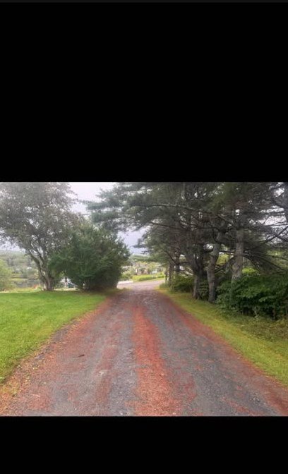 Ocean View — driveway and parking